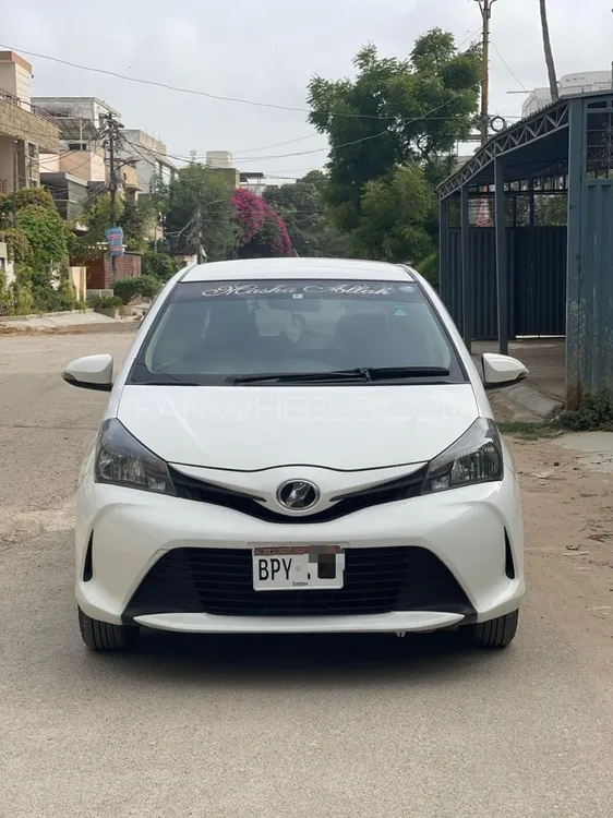 Toyota Vitz 2015 for Sale in Karachi Image-1
