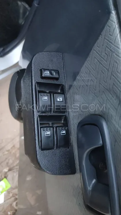 Daihatsu Cuore 2011 for Sale in Karachi Image-1