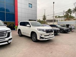 Make: Prado TXL 2.7
Model: 2020
Mileage: 24,000 Km
Reg: 2024 khi

*Autofoot step
*Leather & power seats 
*Heating & cooling seats 
*Original TV + 4 cameras 
*7 seater 
*Beige room
*Sunroof

Calling and Visiting hours

Monday to Saturday

11:00 AM to 7:00 PM