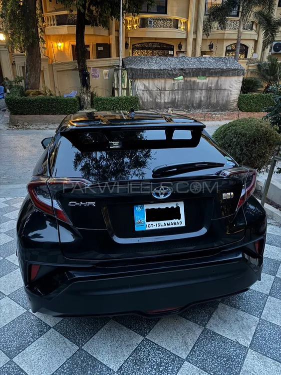 Toyota C-HR 2017 for Sale in Islamabad Image-1