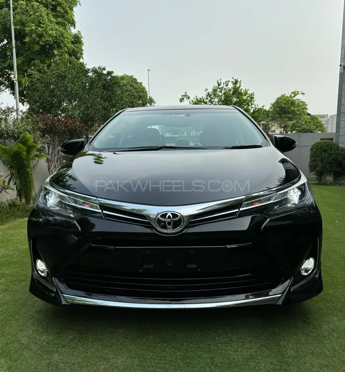 Toyota Corolla 2017 for Sale in Lahore Image-1