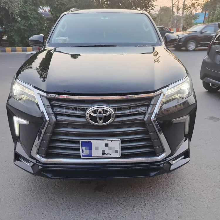 Toyota Fortuner 2018 for Sale in Lahore Image-1