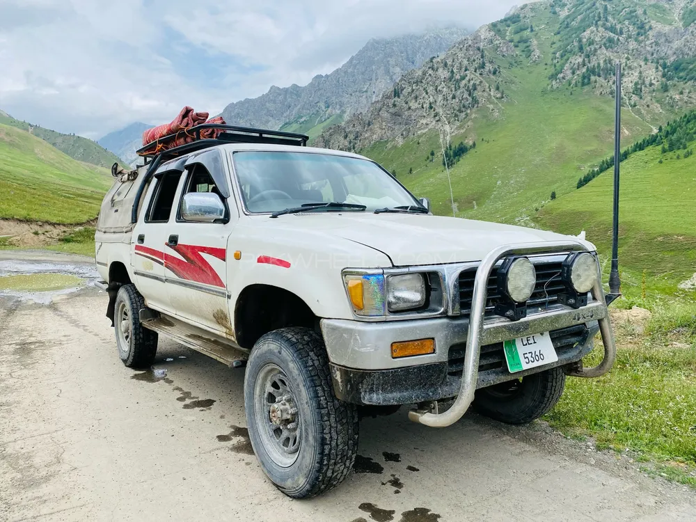 Toyota Hilux 1990 for Sale in Kamra Image-1