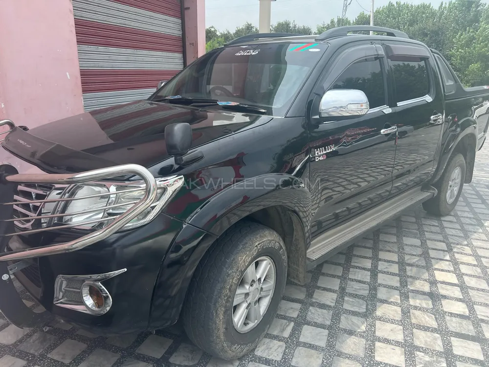 Toyota Hilux 2013 for Sale in Peshawar Image-1