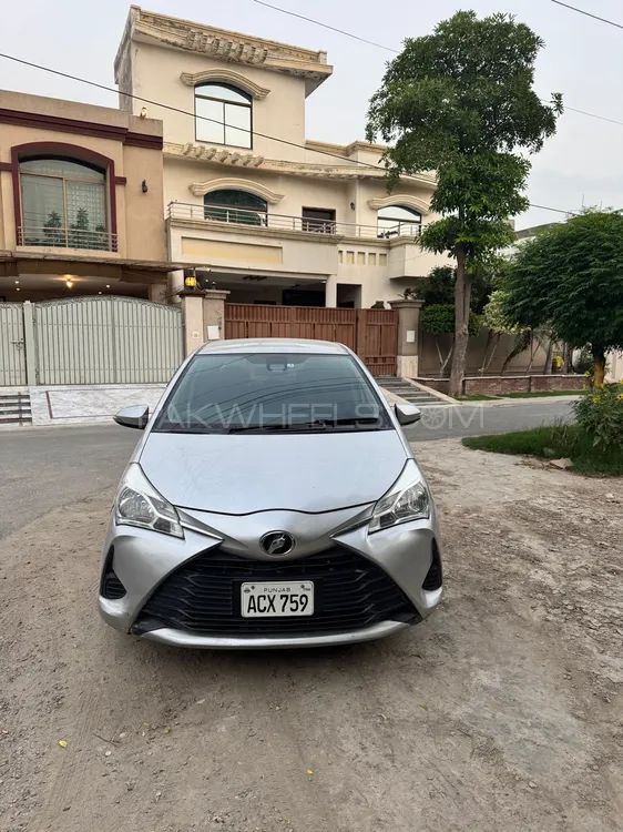 Toyota Vitz 2017 for Sale in Lahore Image-1