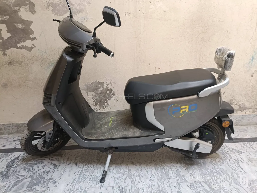 Crown EV Pro 2025 for Sale Image-1
