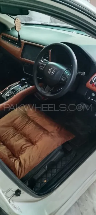 Honda Vezel 2015 for Sale in Faisalabad Image-1