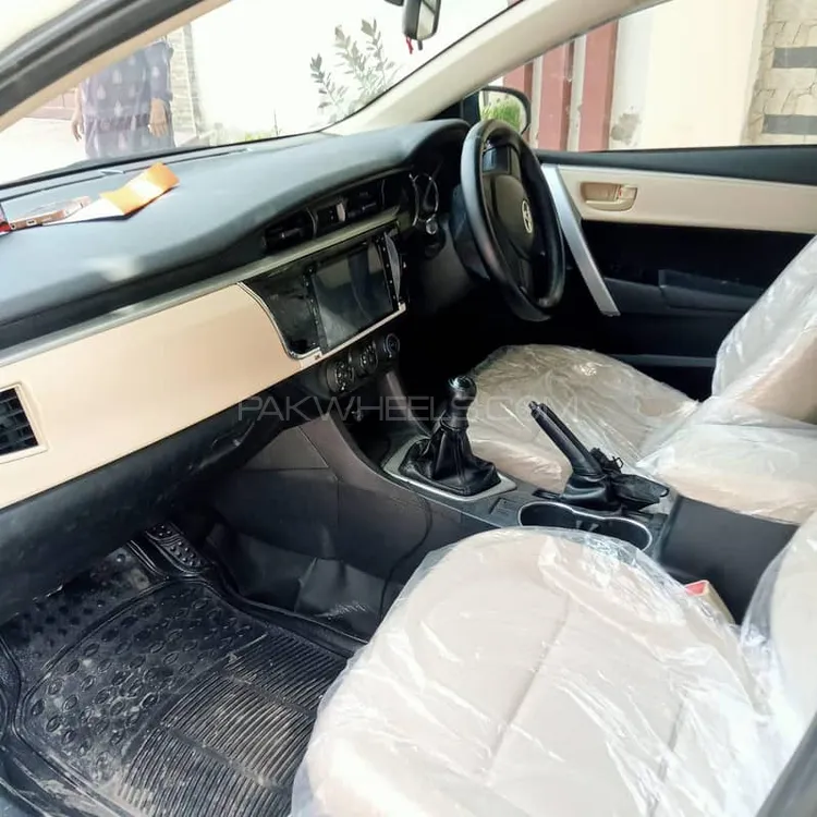 Toyota Corolla 2015 for Sale in Karachi Image-1