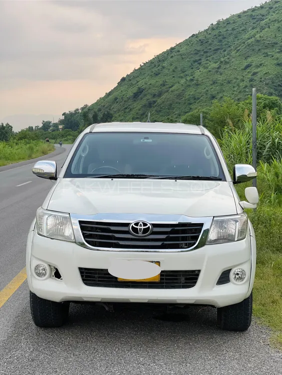 Toyota Hilux 2013 for Sale in Islamabad Image-1