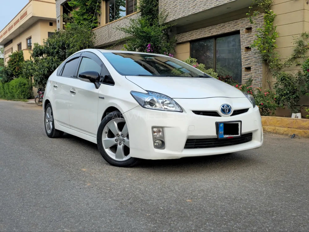 Toyota Prius 2011 for Sale in Islamabad Image-1