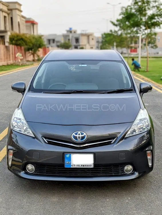 ٹویوٹا پریوس الفا 2011 for Sale in فیصل آباد Image-1