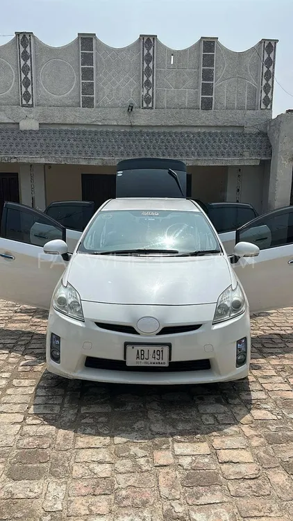 Toyota Prius 2016 for Sale in Swabi Image-1