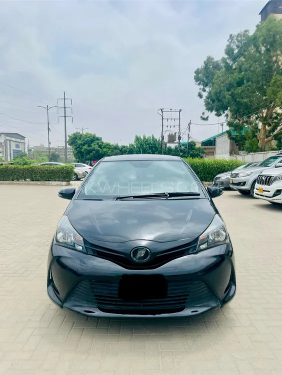 Toyota Vitz 2015 for Sale in Karachi Image-1