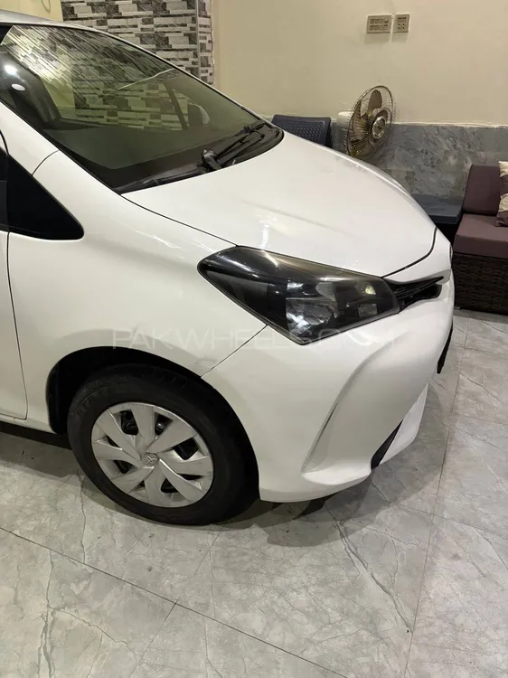 Toyota Vitz 2015 for Sale in Sialkot Image-1