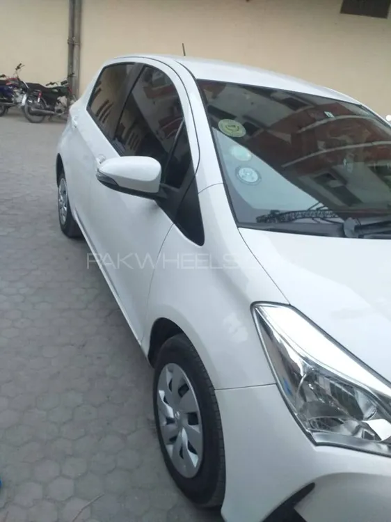 Toyota Vitz 2018 for Sale in Peshawar Image-1