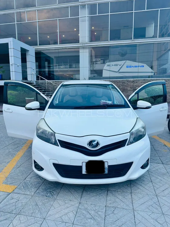 Toyota Vitz 2013 for Sale in Islamabad Image-1