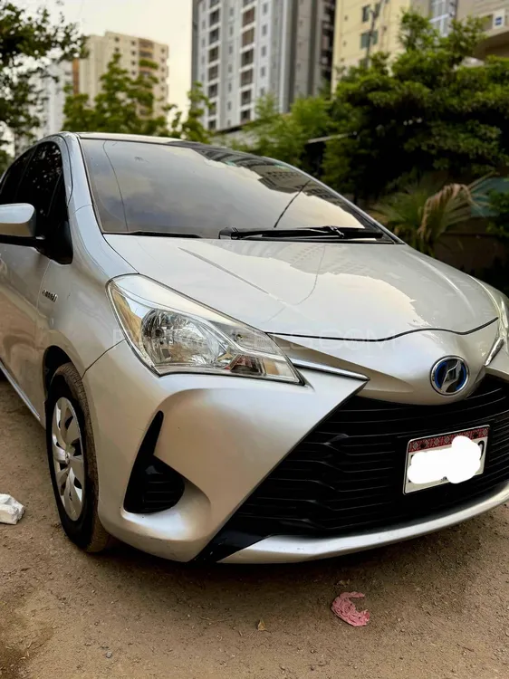 Toyota Vitz 2017 for Sale in Karachi Image-1