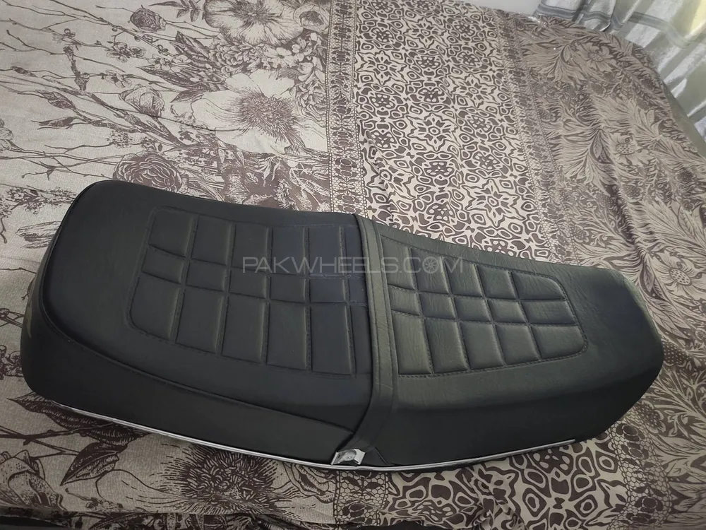 Down model seat Image-1
