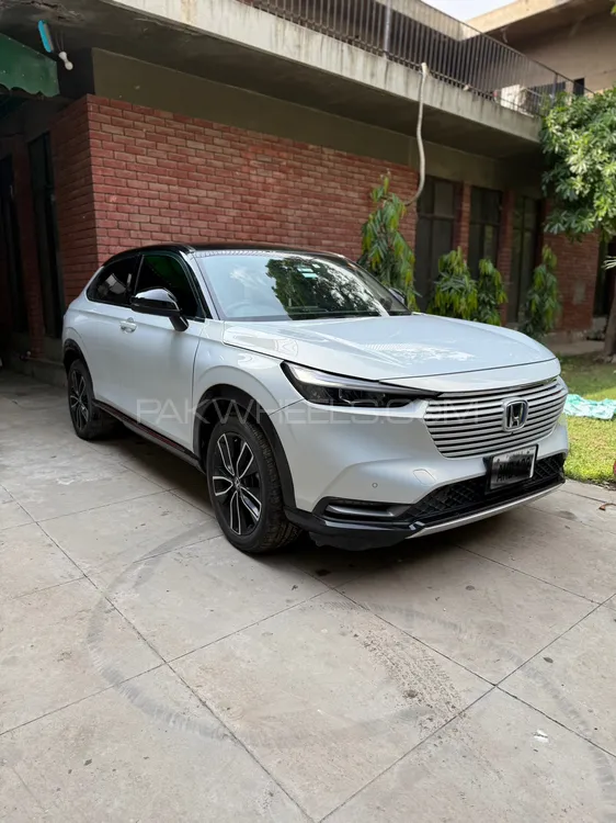 Honda Vezel 2021 for Sale in Lahore Image-1