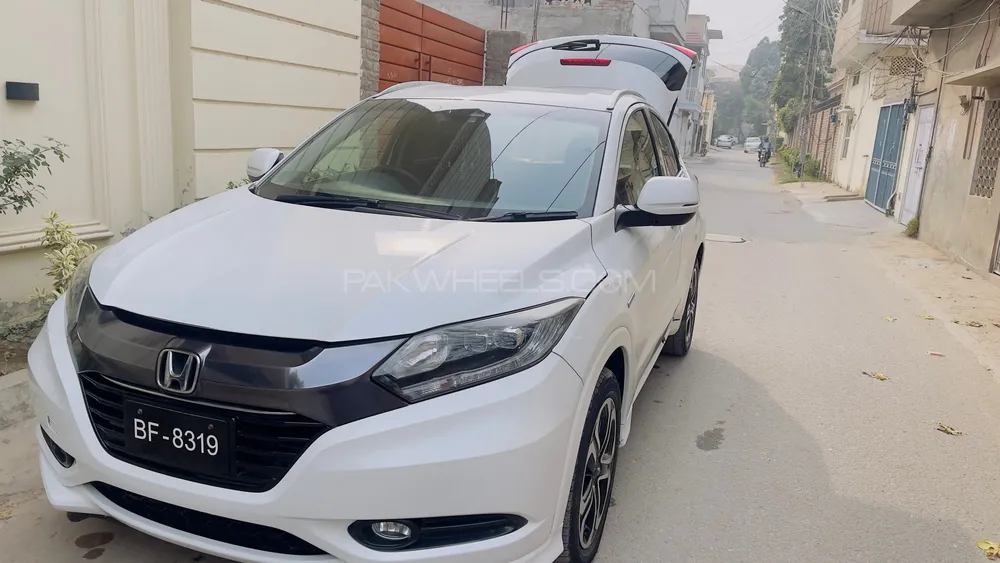 Honda Vezel 2015 for Sale in Multan Image-1