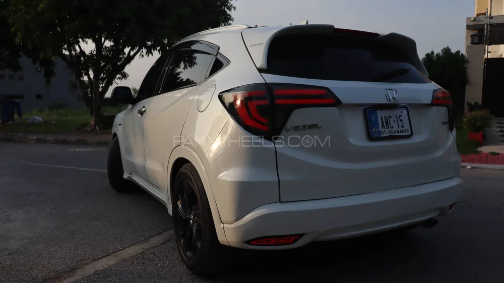Honda Vezel 2016 for Sale in Islamabad Image-1