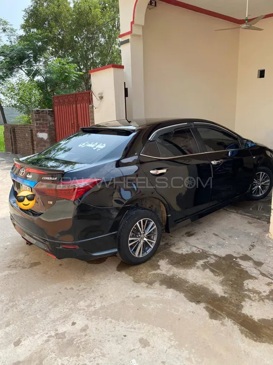 Toyota Corolla 2017 for Sale in Sambrial Image-1