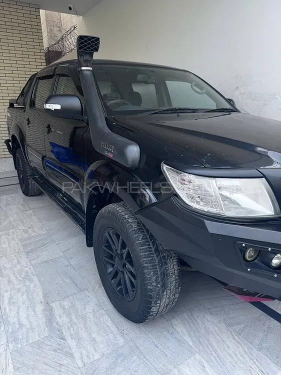 Toyota Hilux 2016 for Sale in Faisalabad Image-1