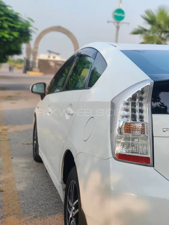 Toyota Prius 2011 for Sale in Islamabad Image-1