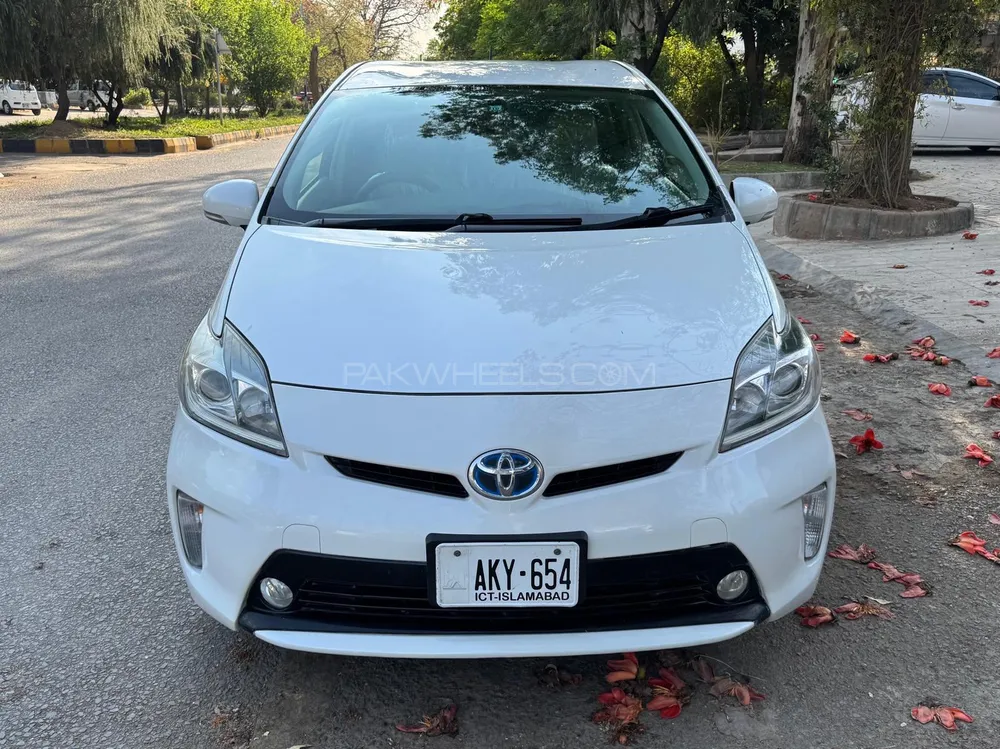 Toyota Prius 2015 for Sale in Islamabad Image-1