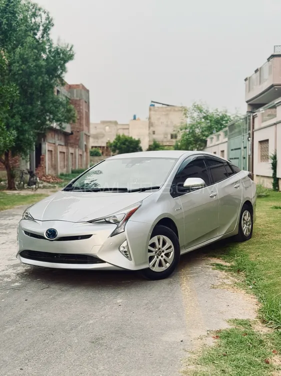 Toyota Prius 2016 for Sale in Lahore Image-1