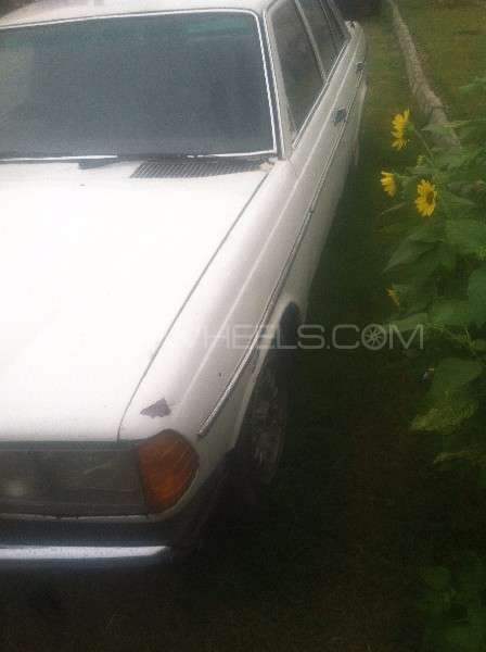 Mercedes Benz E Class 1981 for Sale in Lahore Image-1