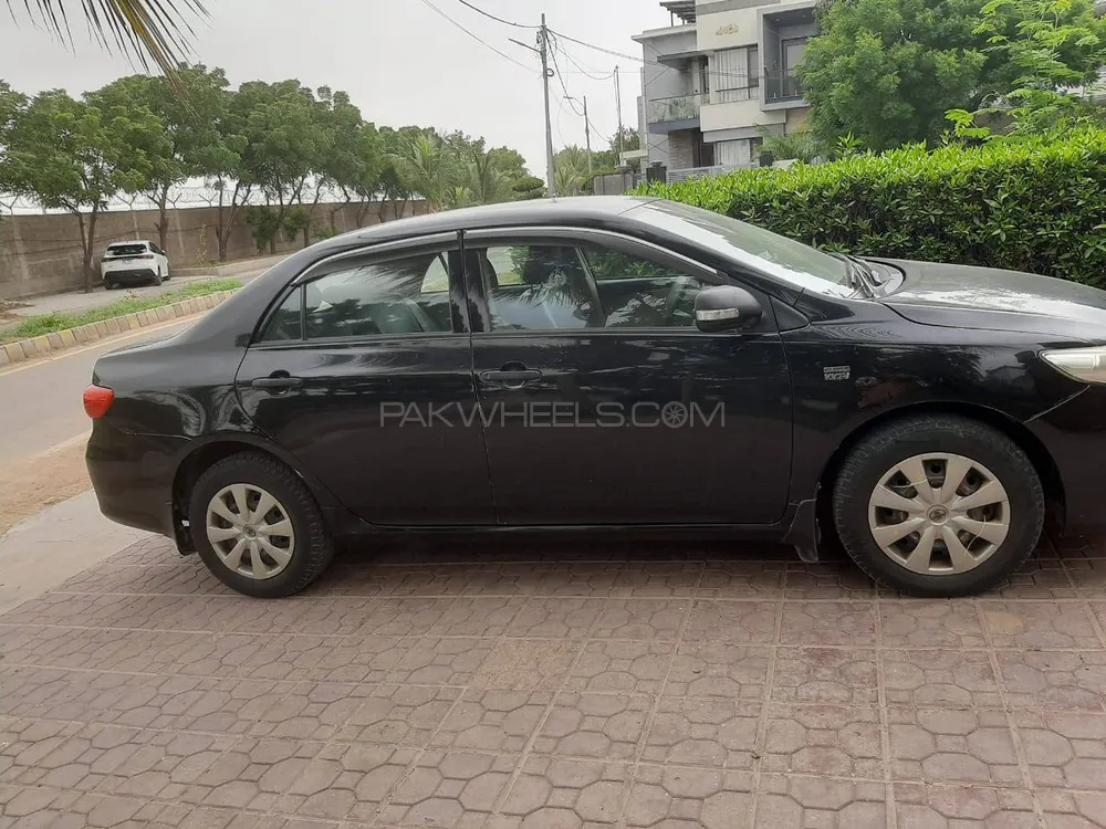 Toyota Corolla 2013 for Sale in Karachi Image-1
