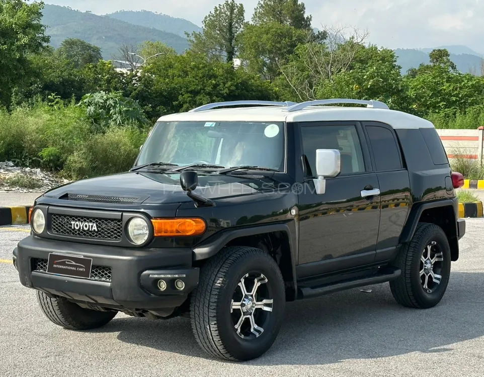 Toyota Fj Cruiser 2011 for Sale in Islamabad Image-1