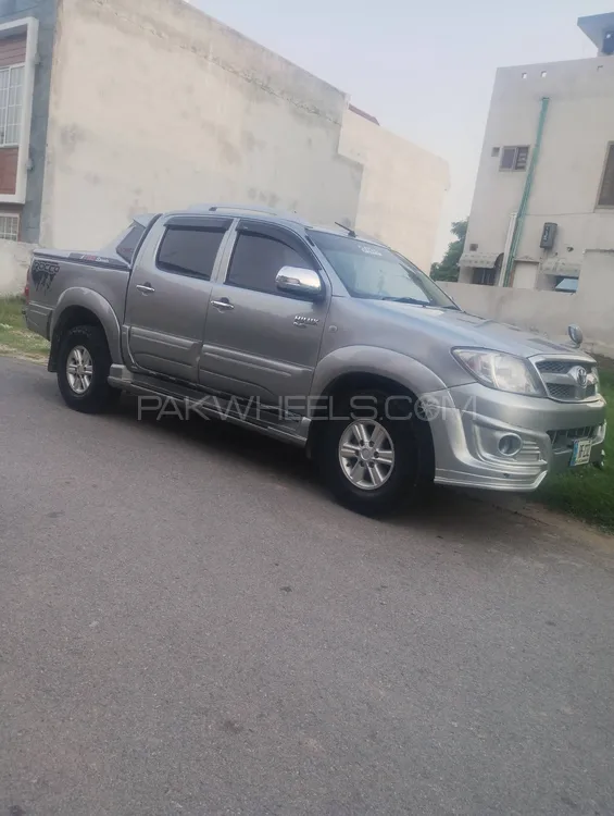 Toyota Hilux 2011 for Sale in Jhelum Image-1