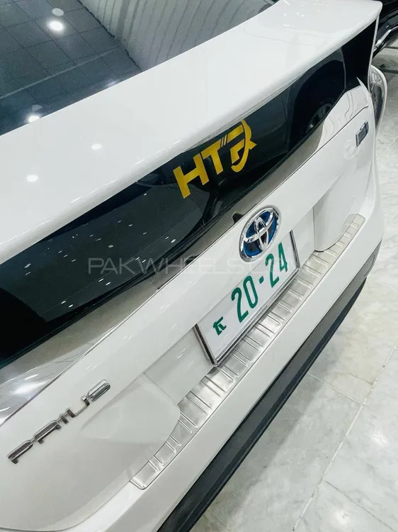 Toyota Prius 2016 for Sale in Karachi Image-1