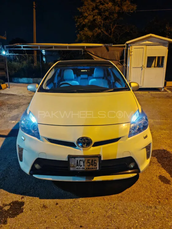 Toyota Prius Alpha 2013 for Sale in Islamabad Image-1