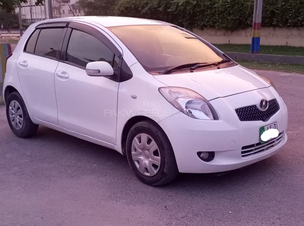 Toyota Vitz 2007 for Sale in Lahore Image-1