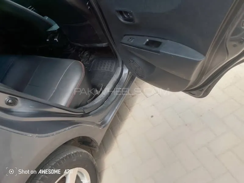 Toyota Vitz 2011 for Sale in Lahore Image-1