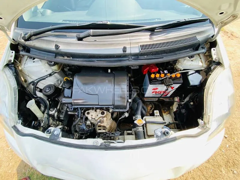 Toyota Vitz 2014 for Sale in Kharian Image-1