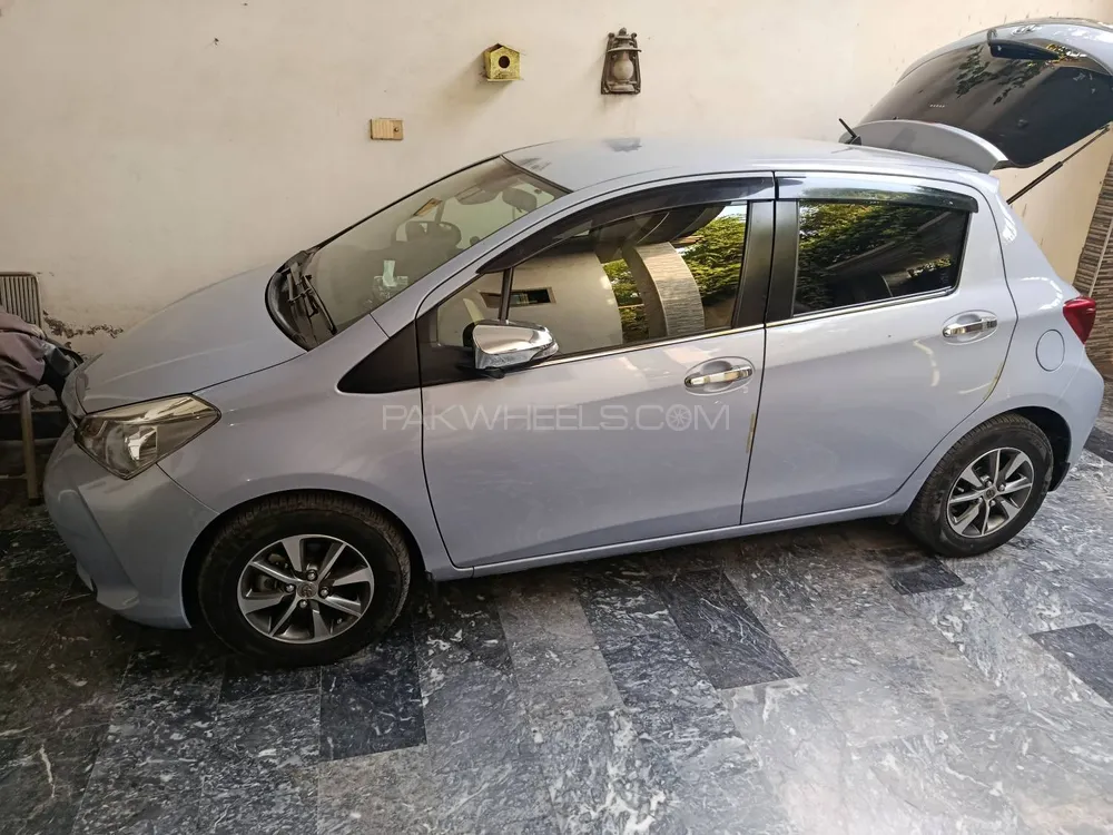 Toyota Vitz 2015 for Sale in Multan Image-1