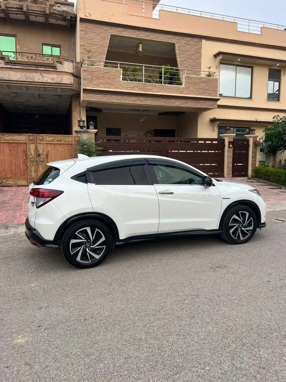 Honda Vezel 2016 for Sale in Islamabad Image-1