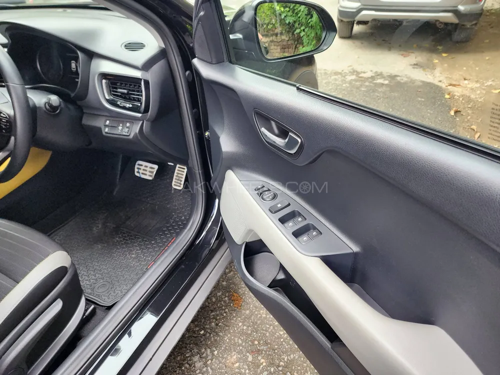 KIA Stonic 2024 for Sale in Lahore Image-1