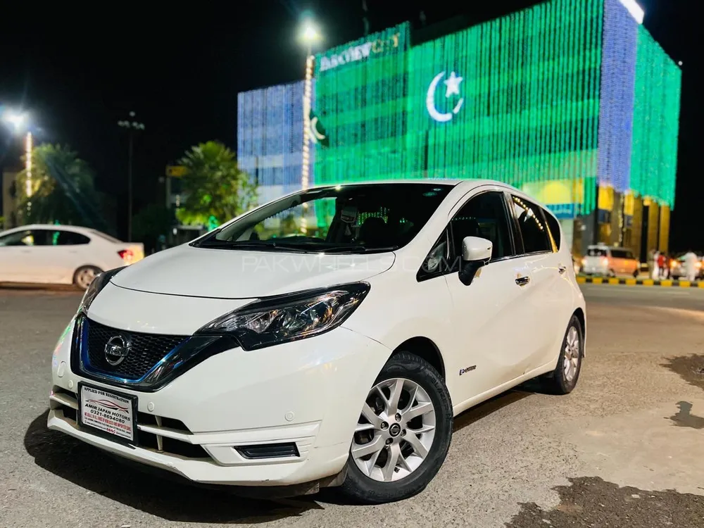 Nissan Note 2018 for Sale in Lahore Image-1