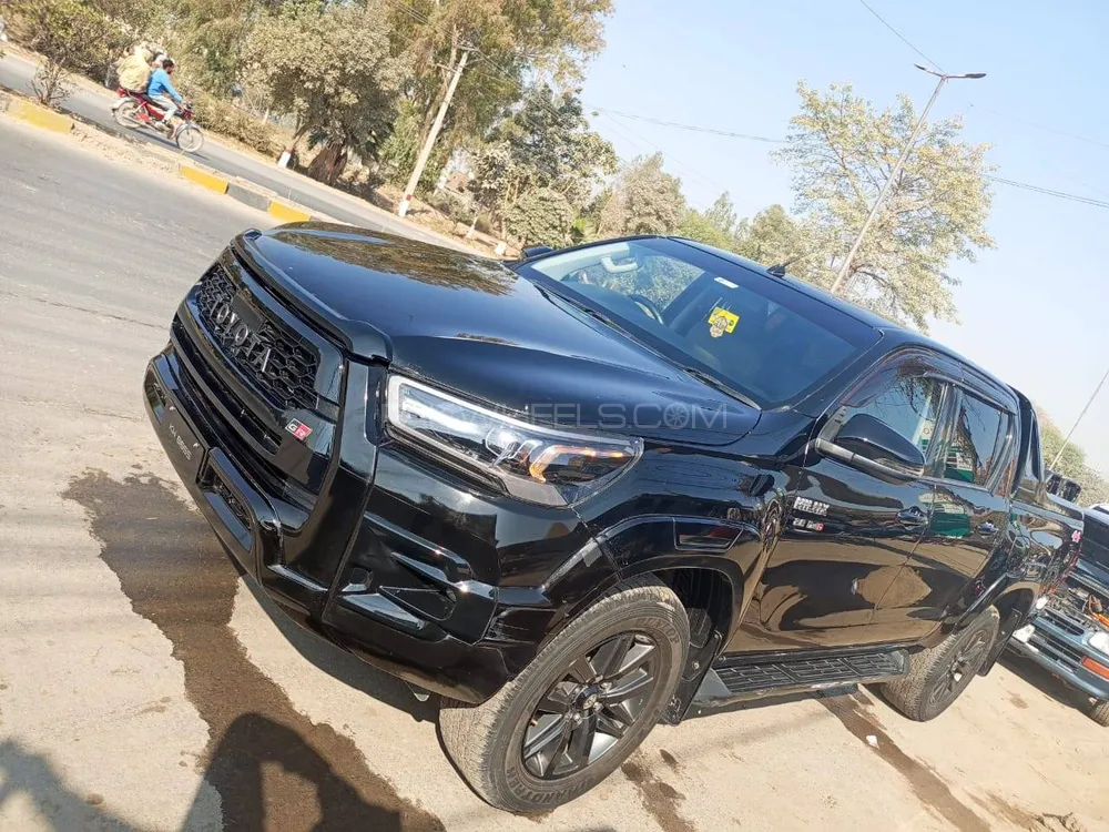 Toyota Hilux 2018 for Sale in Faisalabad Image-1