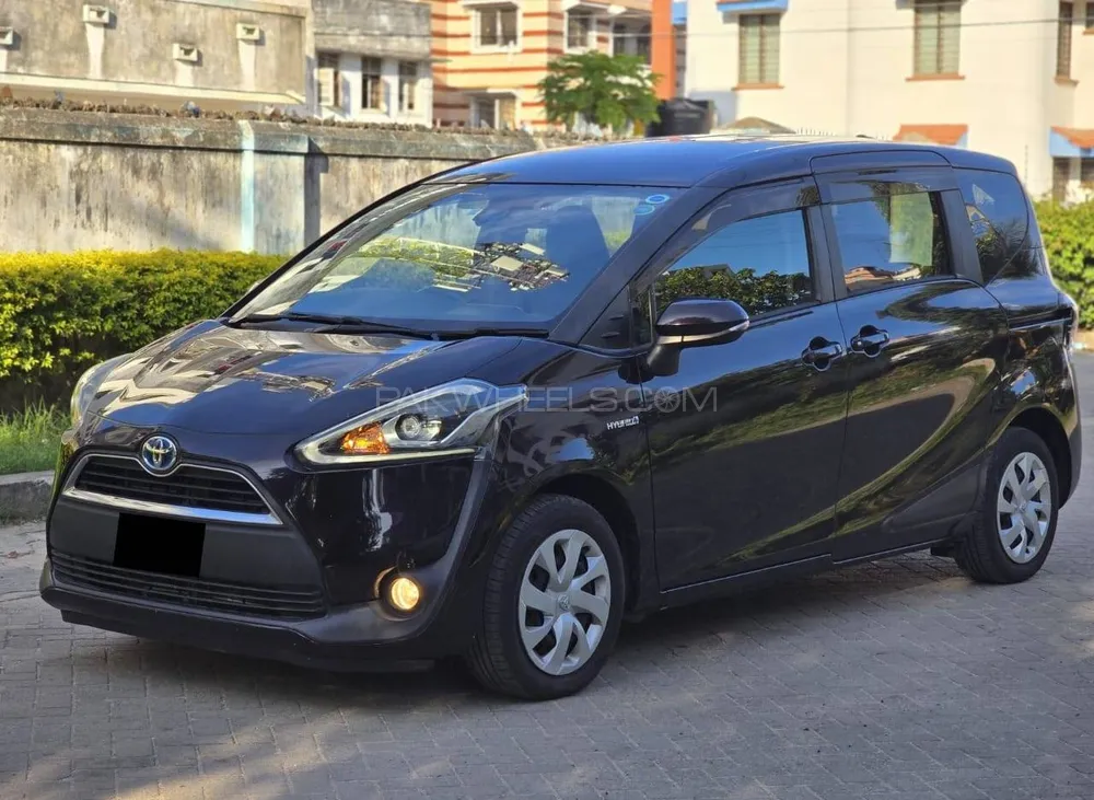 Toyota Sienta 2017 for Sale in Karachi Image-1