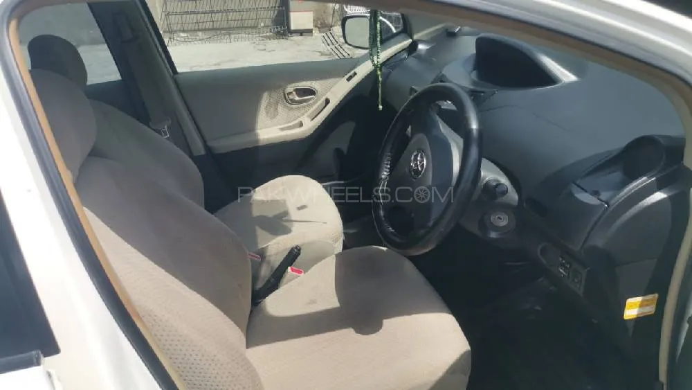 Toyota Vitz 2007 for Sale in Mardan Image-1