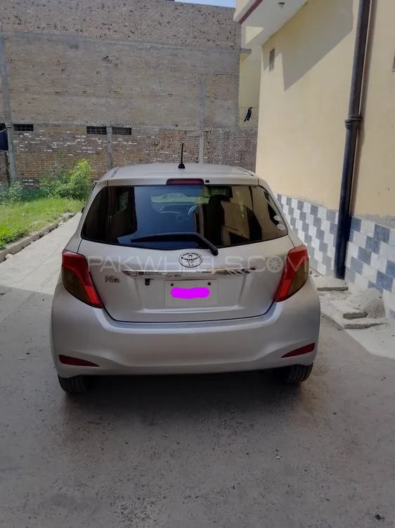 Toyota Vitz 2011 for Sale in Peshawar Image-1