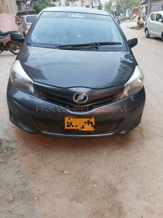 Toyota Vitz 2015 for Sale in Karachi Image-1