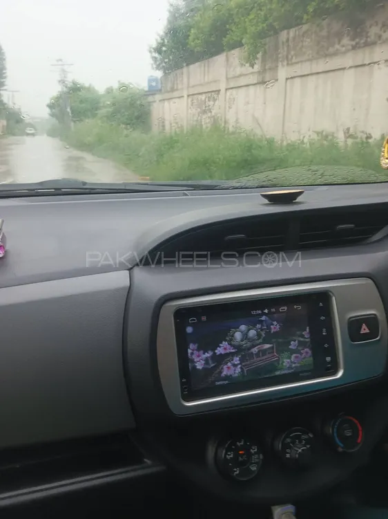 Toyota Vitz 2015 for Sale in Islamabad Image-1