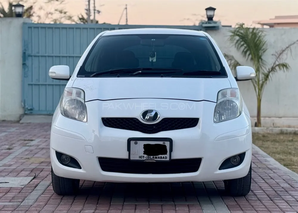 Toyota Vitz 2010 for Sale in Islamabad Image-1